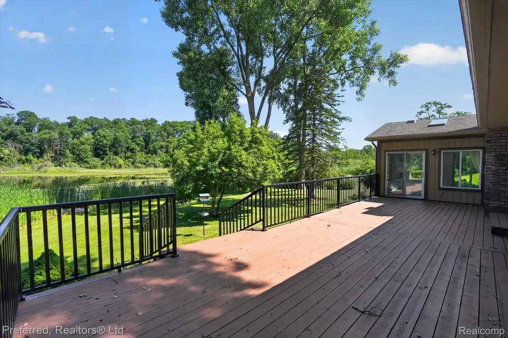 5524 Lawrence Court Hamburg Township MI 48169