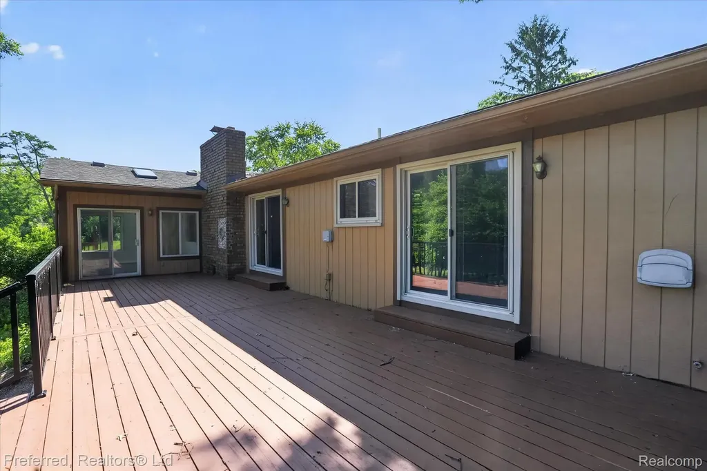 5524 Lawrence Court Hamburg Township MI 48169
