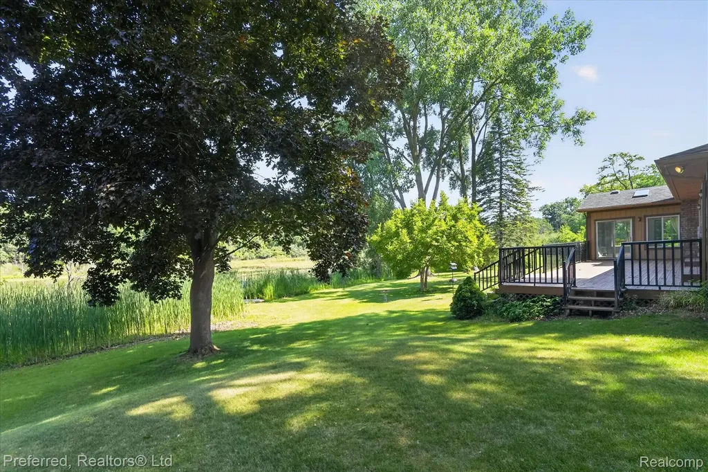 5524 Lawrence Court Hamburg Township MI 48169