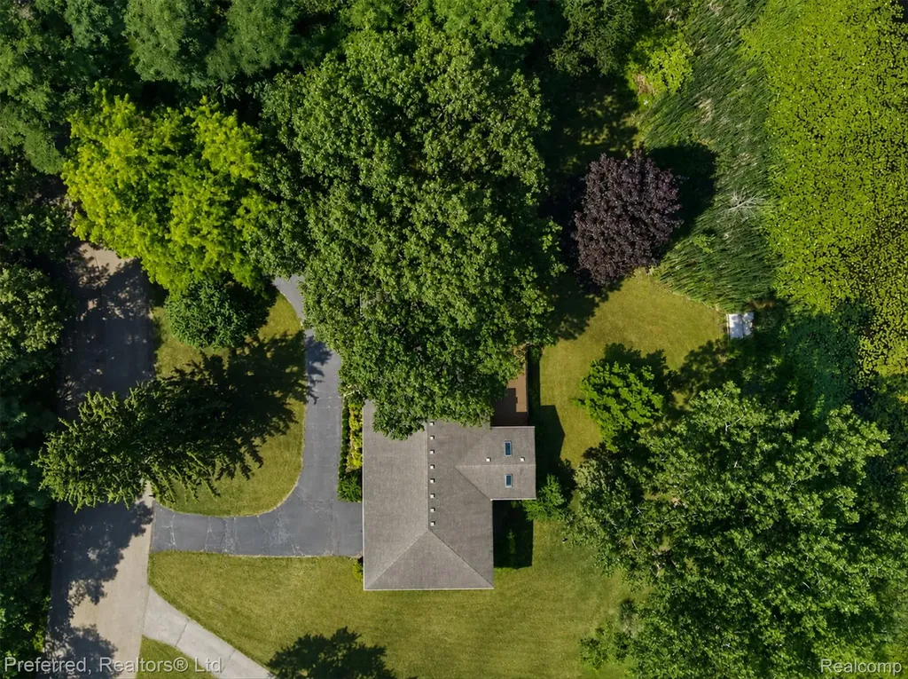 5524 Lawrence Court Hamburg Township MI 48169