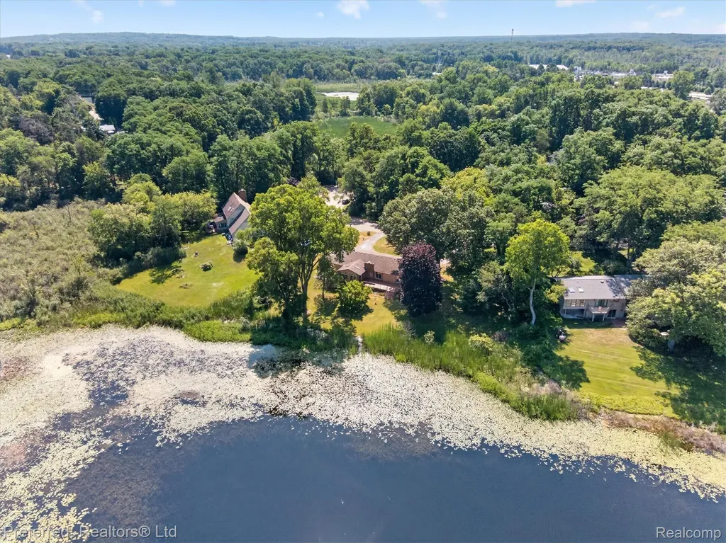 5524 Lawrence Court Hamburg Township MI 48169