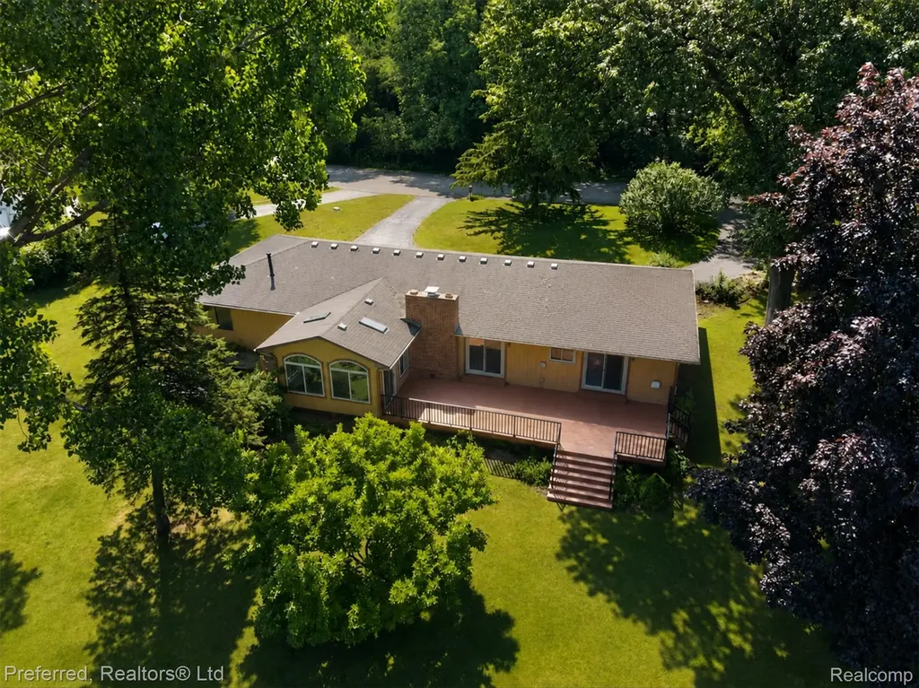5524 Lawrence Court Hamburg Township MI 48169
