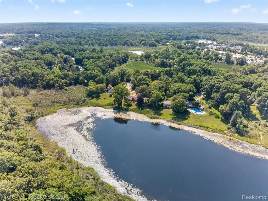 5524 Lawrence Court Hamburg Township MI 48169