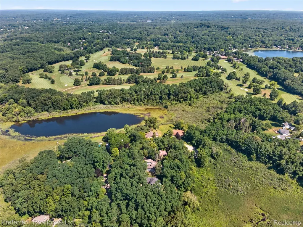5524 Lawrence Court Hamburg Township MI 48169