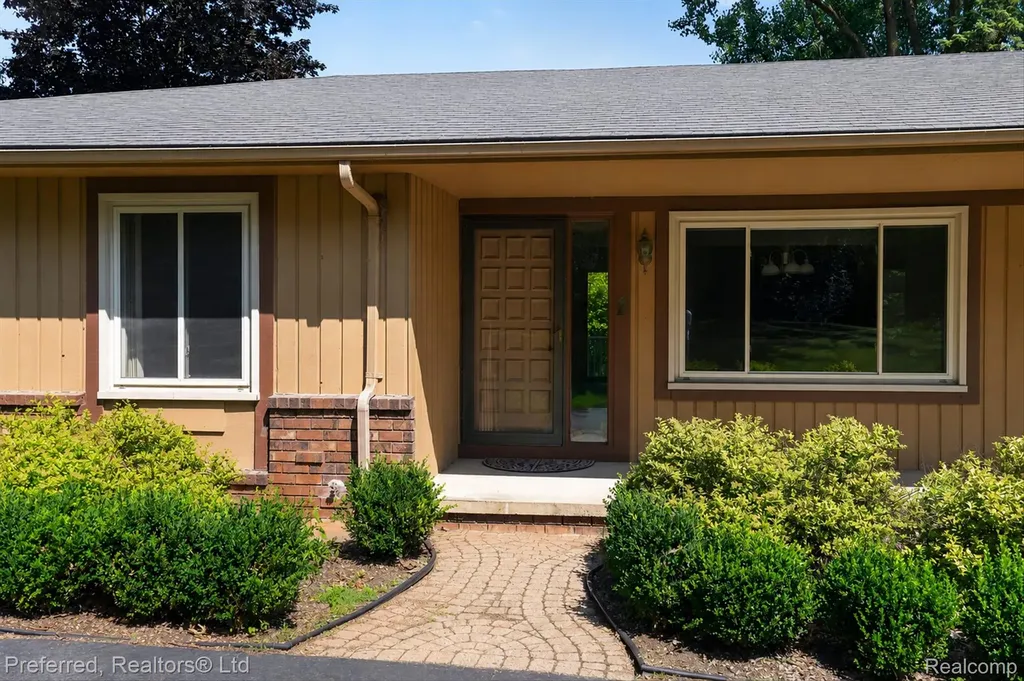 5524 Lawrence Court Hamburg Township MI 48169