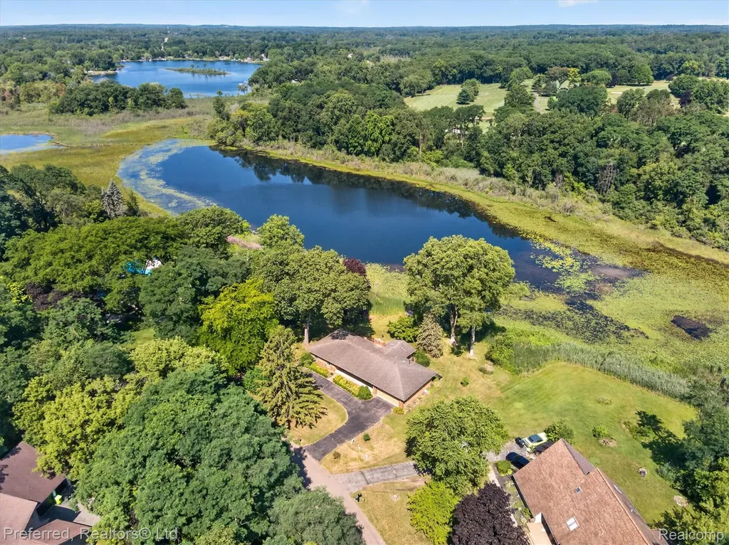 5524 Lawrence Court Hamburg Township MI 48169