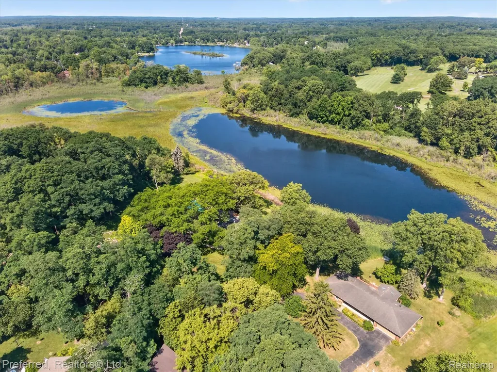 5524 Lawrence Court Hamburg Township MI 48169