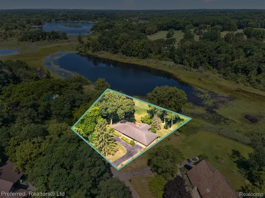5524 Lawrence Court Hamburg Township MI 48169