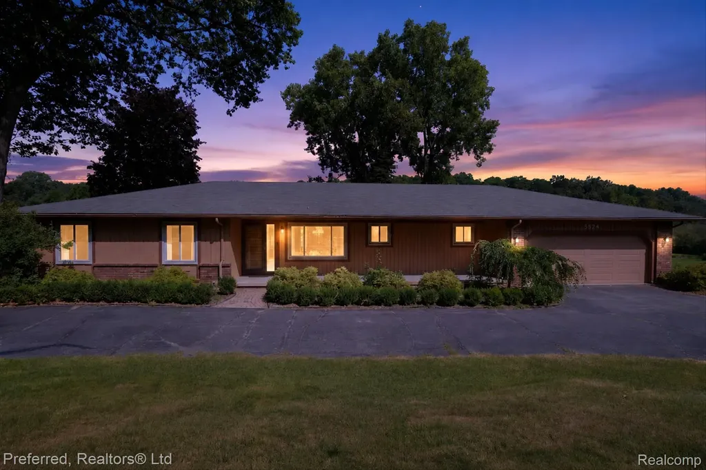 5524 Lawrence Court Hamburg Township MI 48169