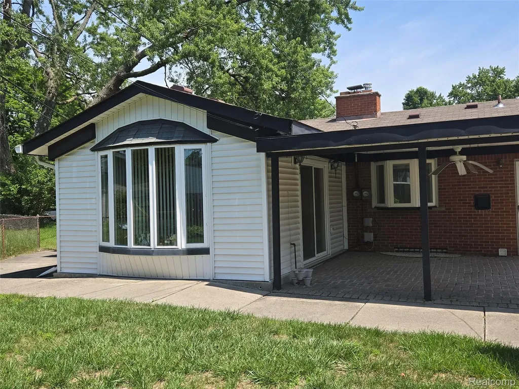 28627 Fargo Street Livonia City MI 48152