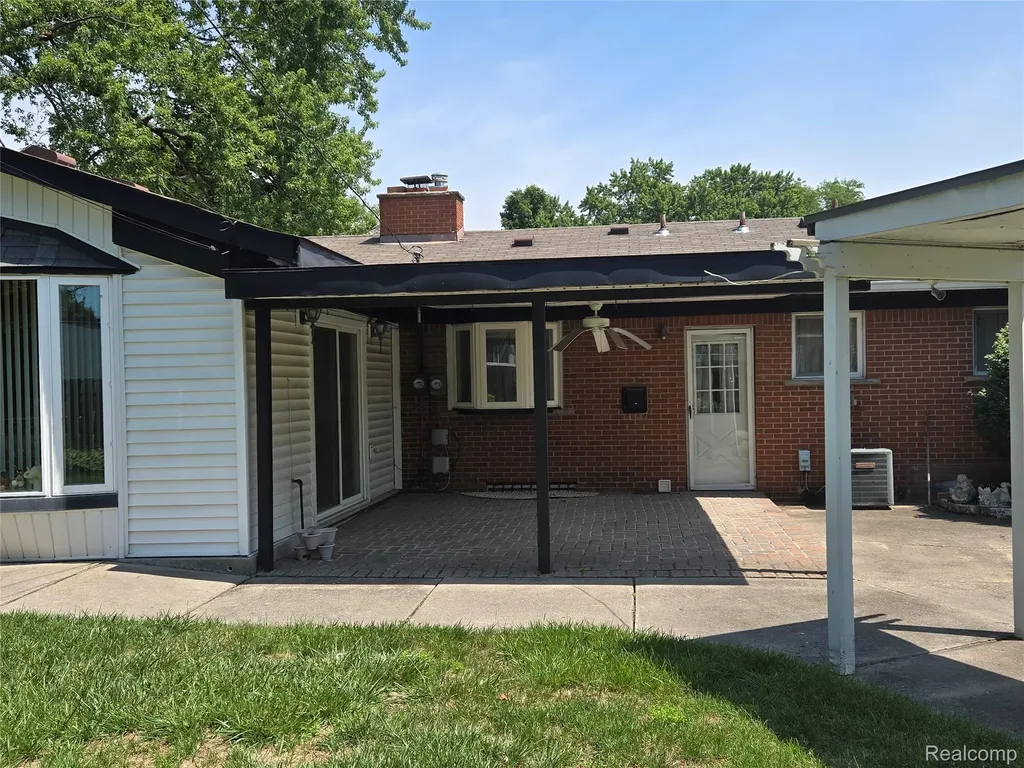 28627 Fargo Street Livonia City MI 48152