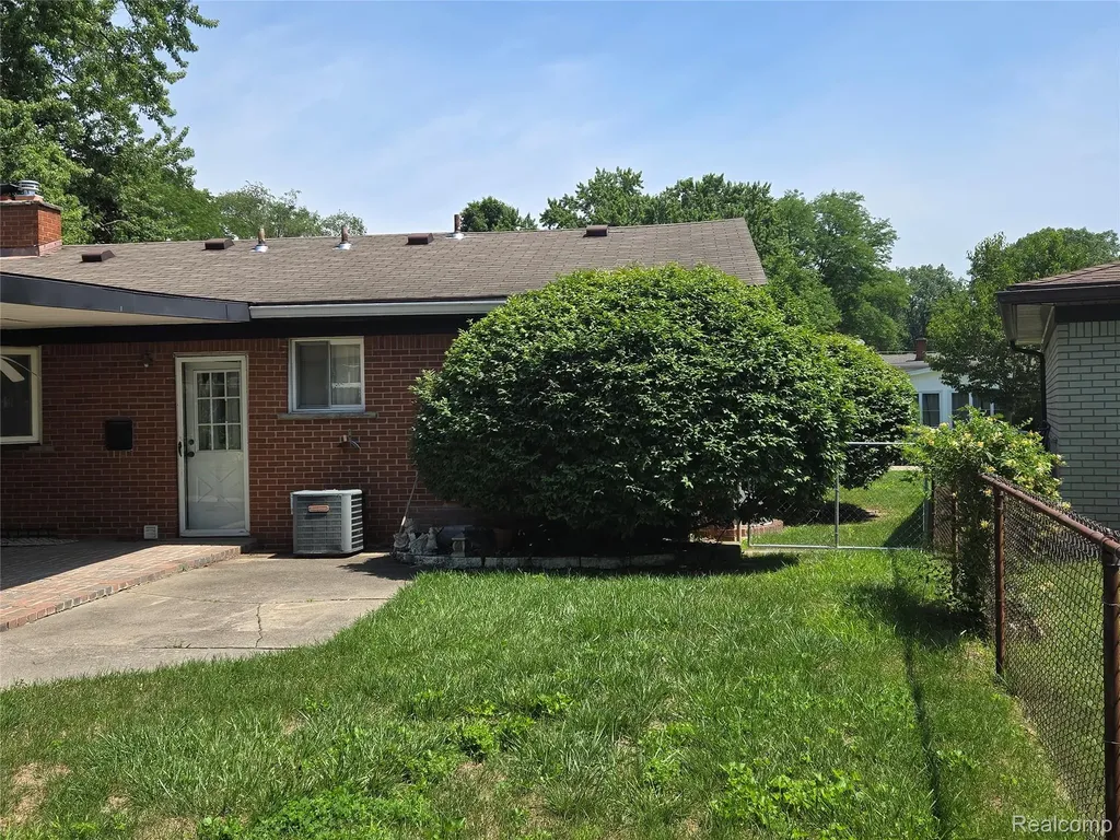 28627 Fargo Street Livonia City MI 48152
