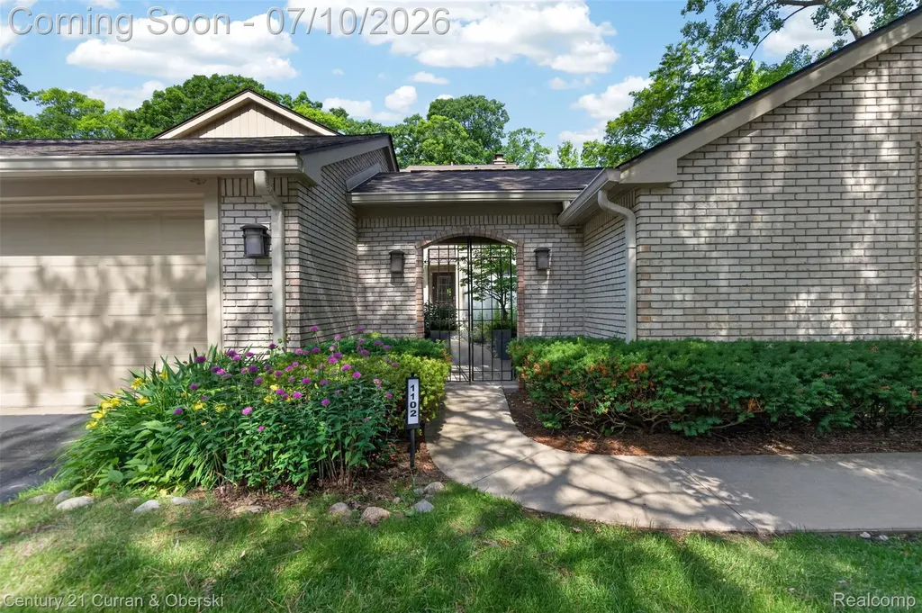 1102 Hillpointe Circle Bloomfield Hills City MI 48304