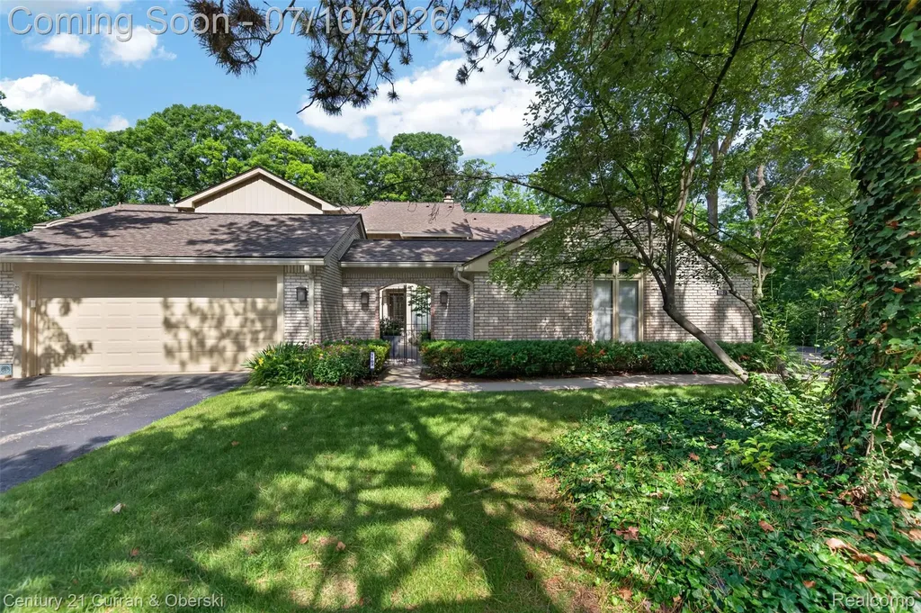 1102 Hillpointe Circle Bloomfield Hills City MI 48304