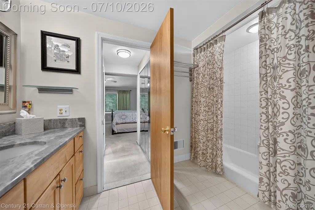 1102 Hillpointe Circle Bloomfield Hills City MI 48304