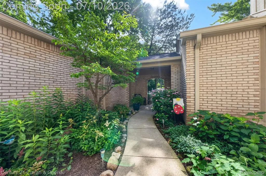 1102 Hillpointe Circle Bloomfield Hills City MI 48304