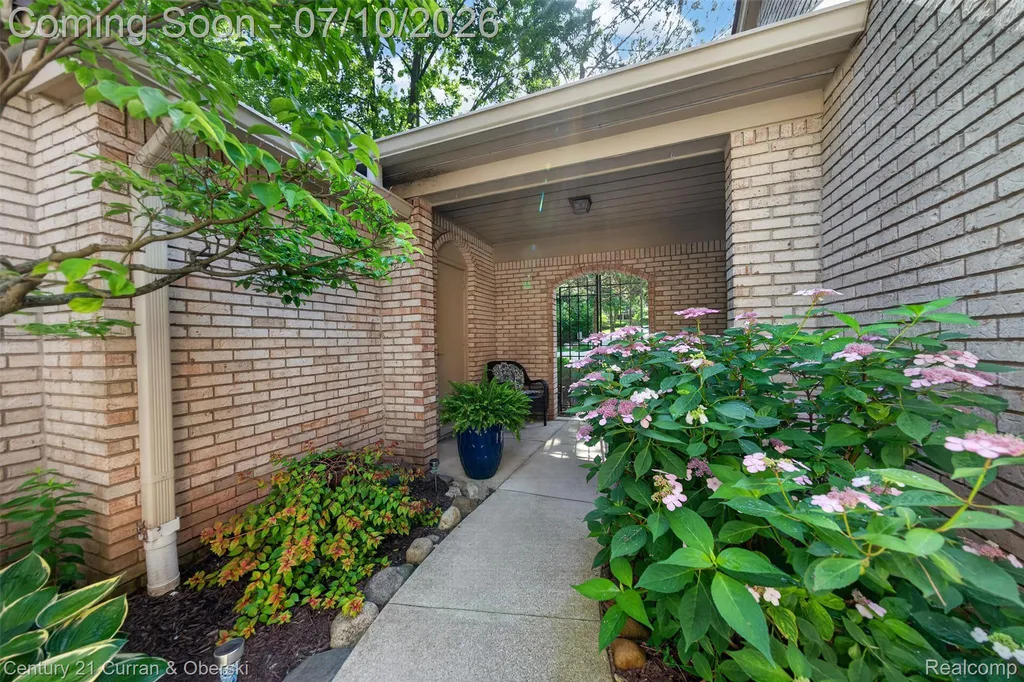 1102 Hillpointe Circle Bloomfield Hills City MI 48304