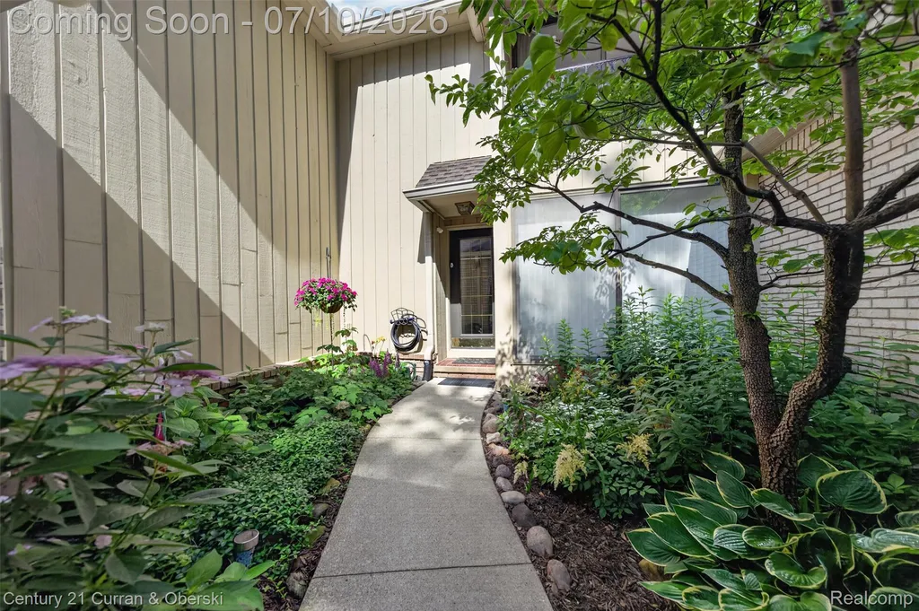 1102 Hillpointe Circle Bloomfield Hills City MI 48304