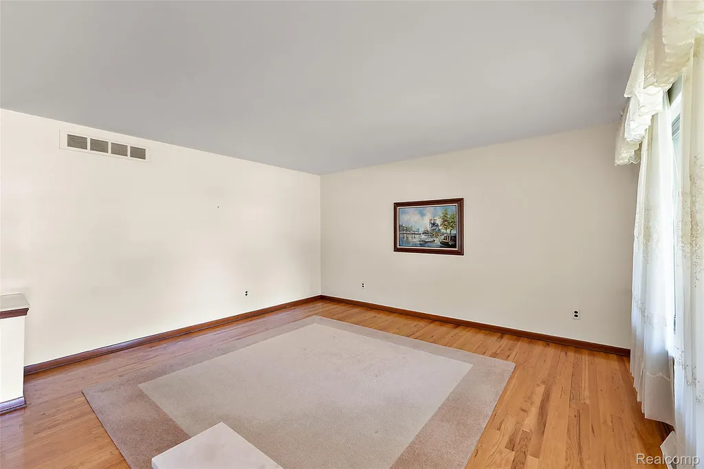 17048 Harbor Hill Drive Clinton Charter Township MI 48035
