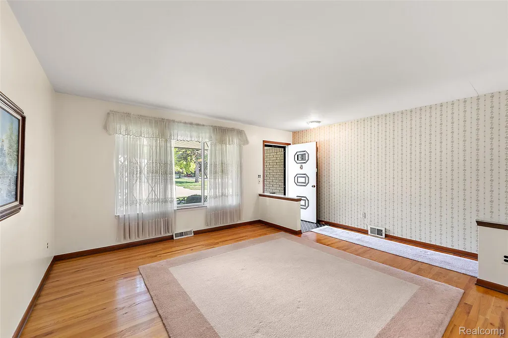 17048 Harbor Hill Drive Clinton Charter Township MI 48035