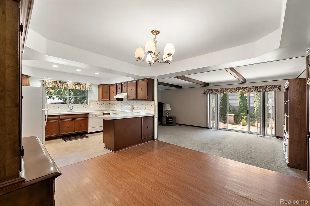 17048 Harbor Hill Drive Clinton Charter Township MI 48035
