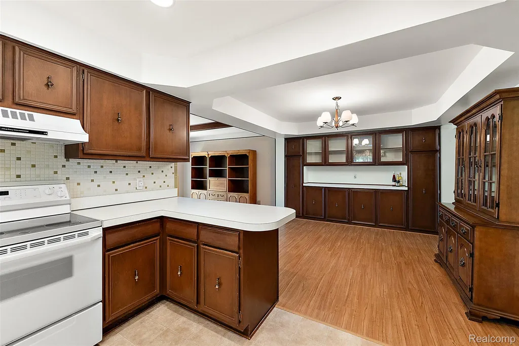 17048 Harbor Hill Drive Clinton Charter Township MI 48035
