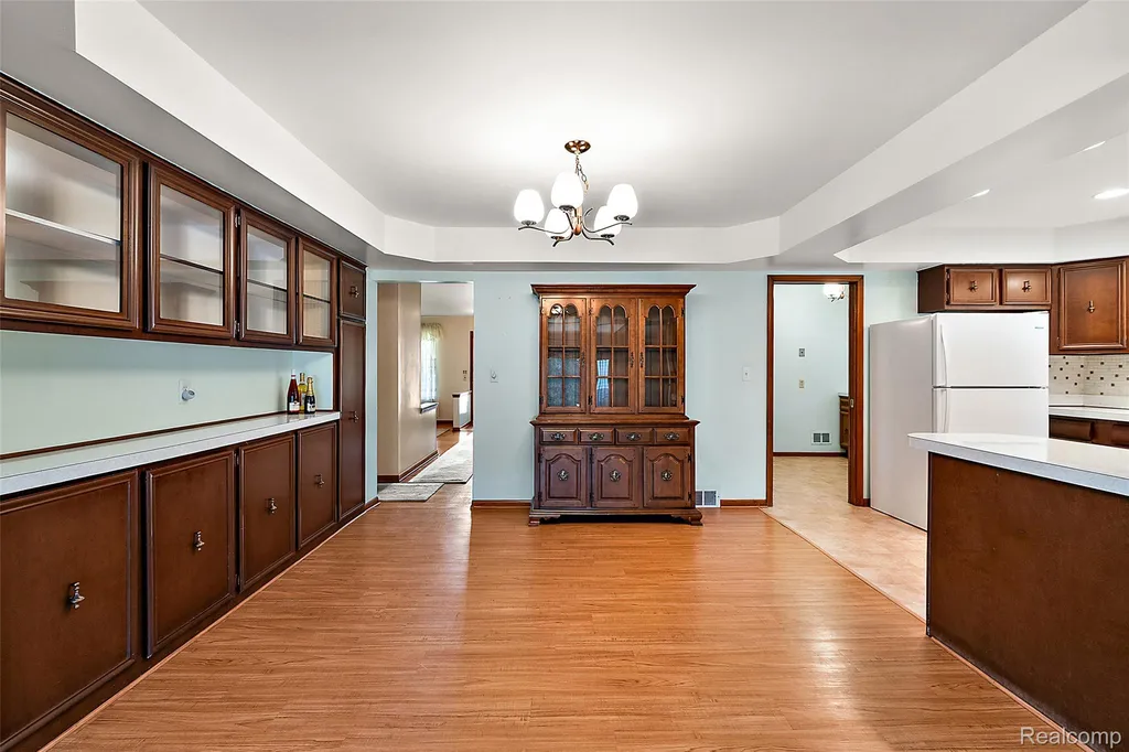 17048 Harbor Hill Drive Clinton Charter Township MI 48035