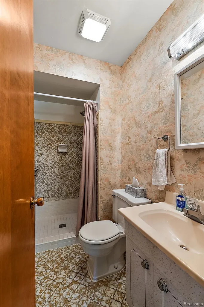 17048 Harbor Hill Drive Clinton Charter Township MI 48035