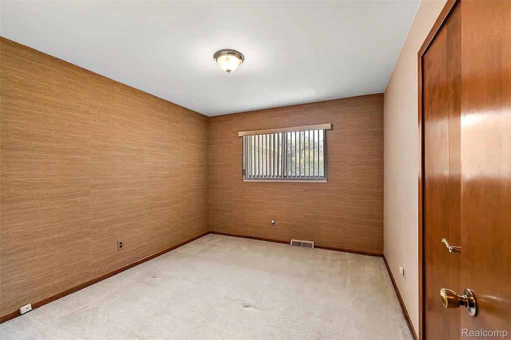 17048 Harbor Hill Drive Clinton Charter Township MI 48035