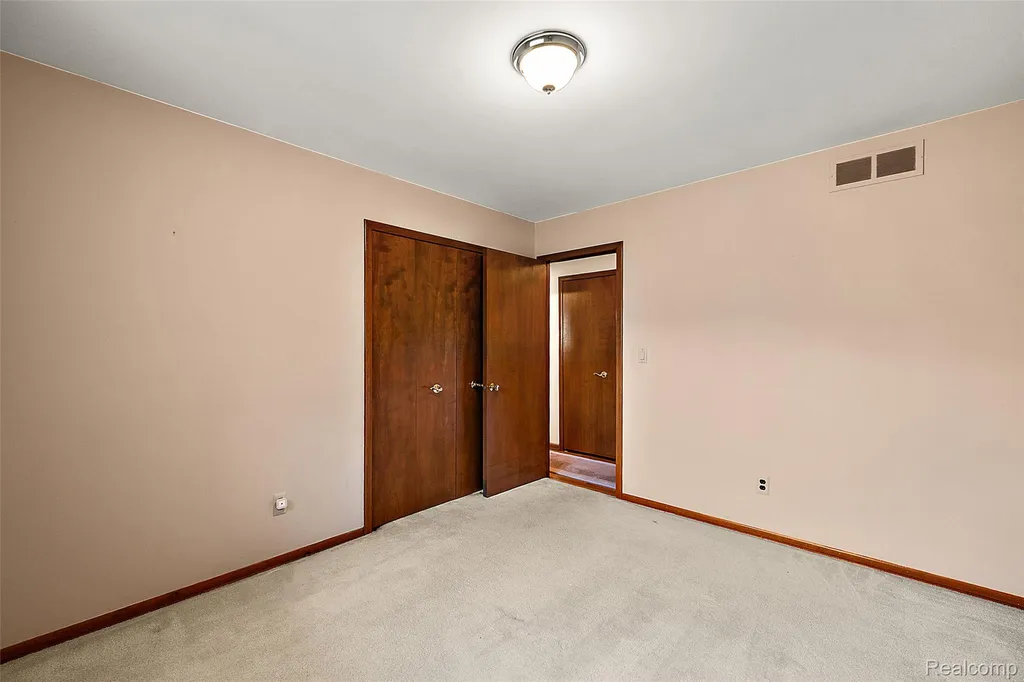 17048 Harbor Hill Drive Clinton Charter Township MI 48035