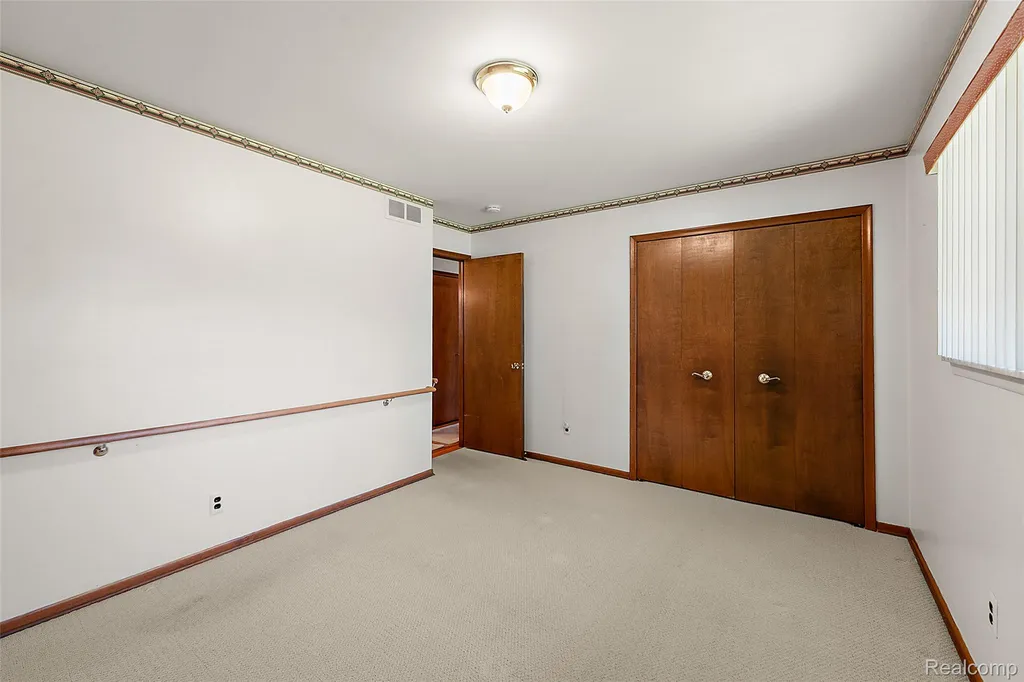 17048 Harbor Hill Drive Clinton Charter Township MI 48035