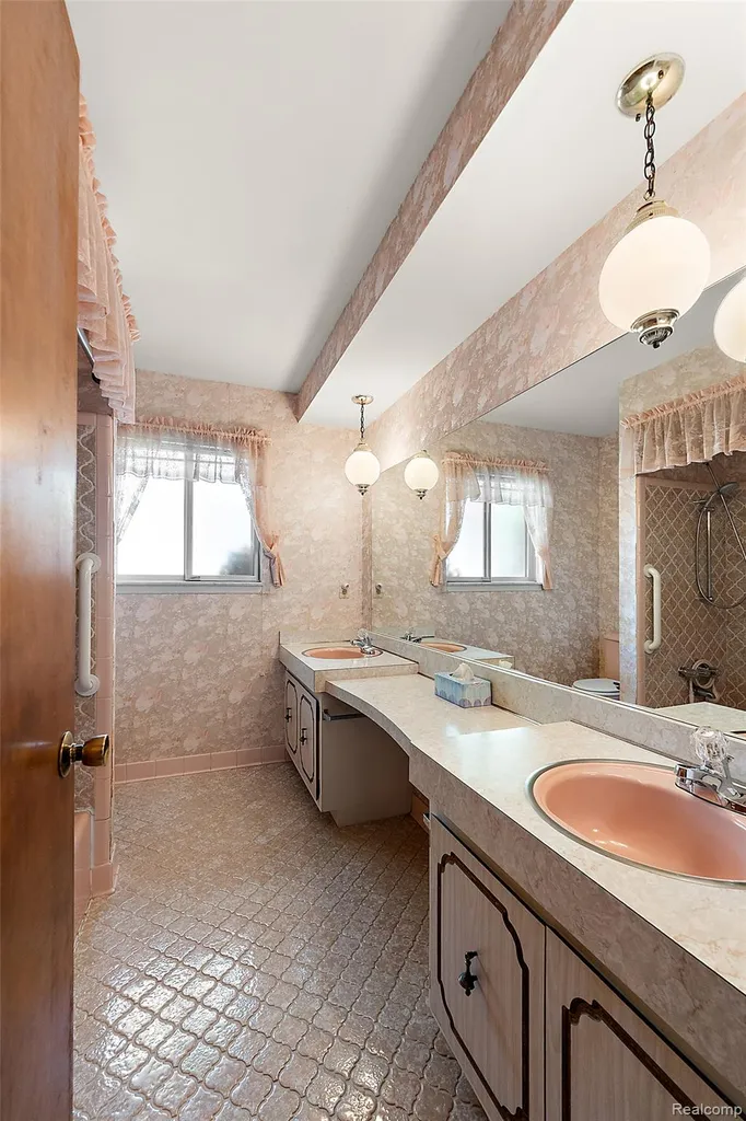 17048 Harbor Hill Drive Clinton Charter Township MI 48035