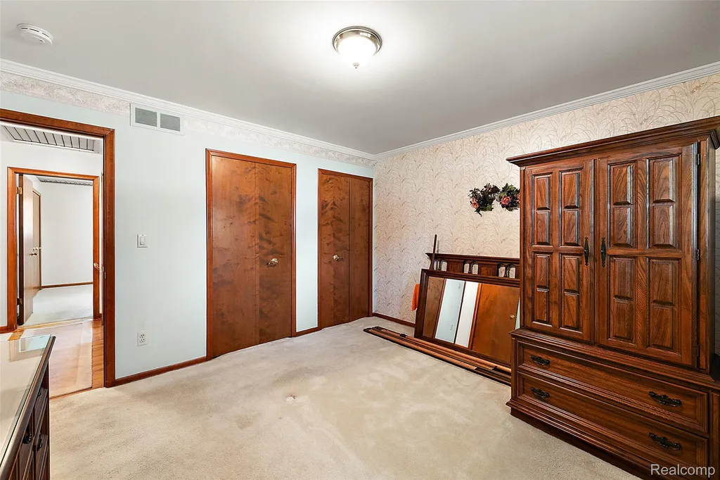17048 Harbor Hill Drive Clinton Charter Township MI 48035