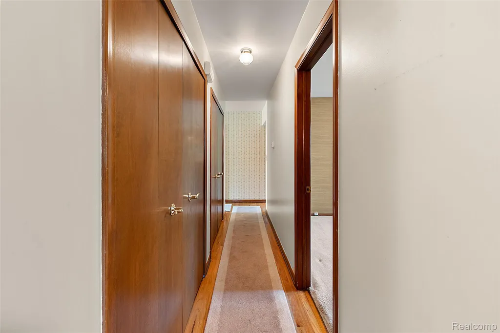17048 Harbor Hill Drive Clinton Charter Township MI 48035