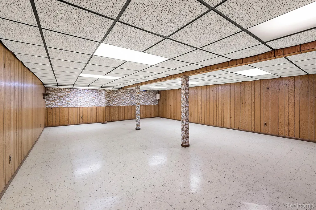 17048 Harbor Hill Drive Clinton Charter Township MI 48035