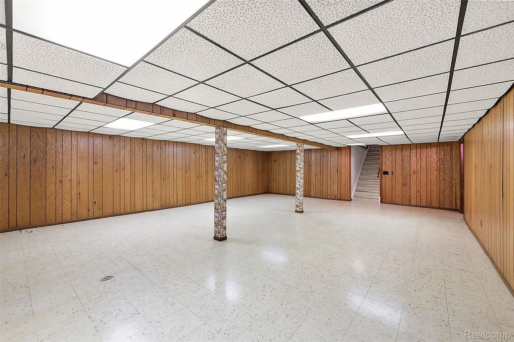 17048 Harbor Hill Drive Clinton Charter Township MI 48035
