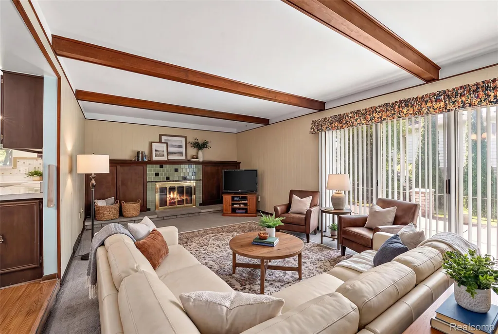 17048 Harbor Hill Drive Clinton Charter Township MI 48035