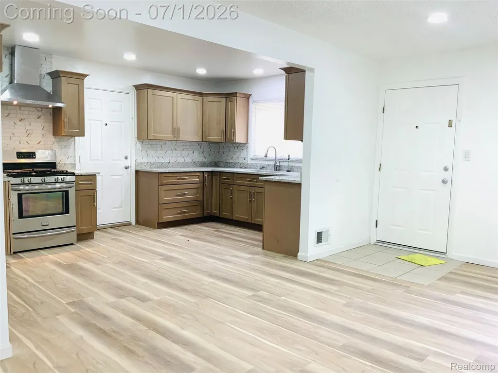 6475 N Highland Street Dearborn Heights City MI 48127