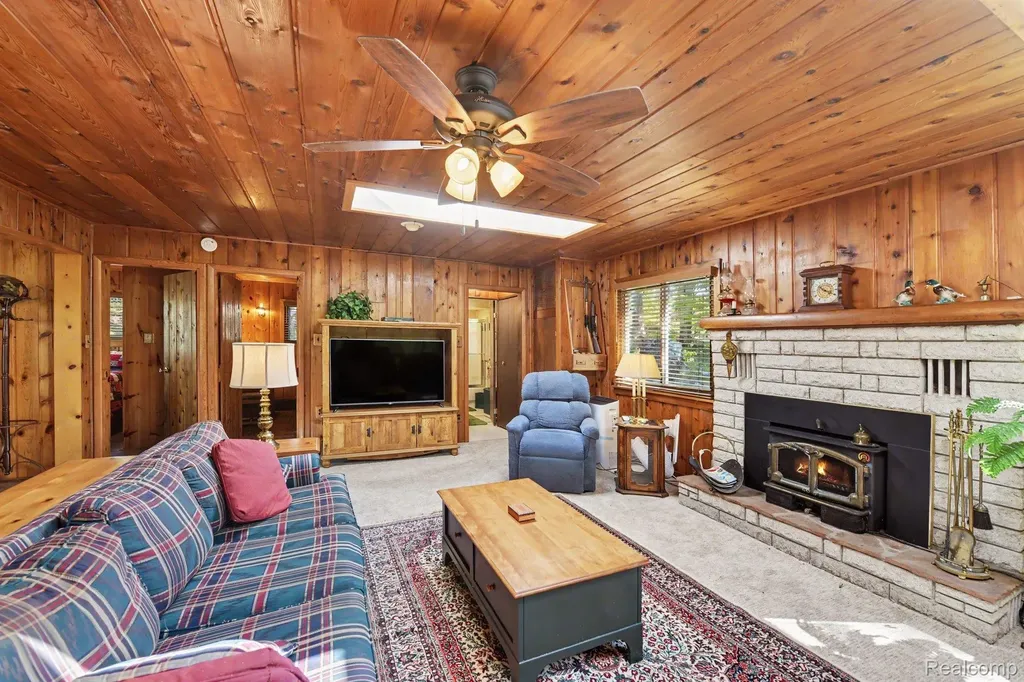 9516 E Gaylanta Drive Vienna Township MI 49709