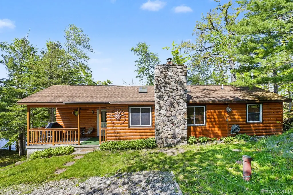 9516 E Gaylanta Drive Vienna Township MI 49709