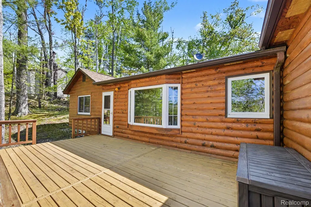 9516 E Gaylanta Drive Vienna Township MI 49709