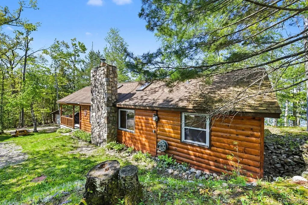 9516 E Gaylanta Drive Vienna Township MI 49709