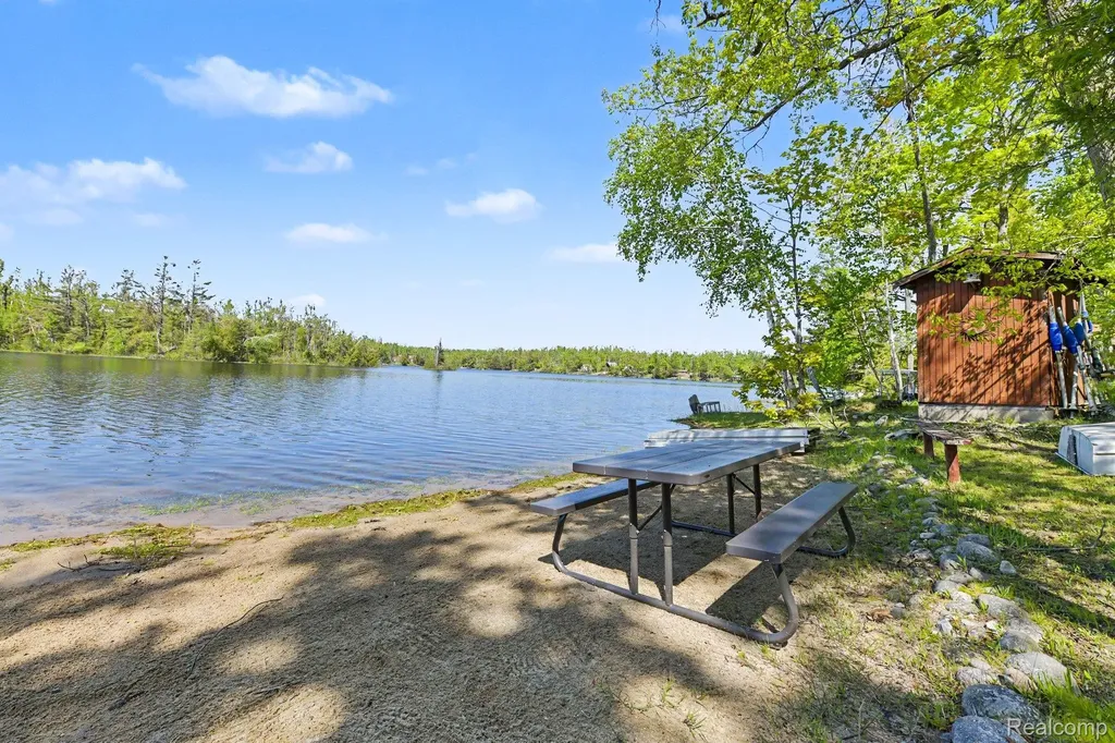9516 E Gaylanta Drive Vienna Township MI 49709