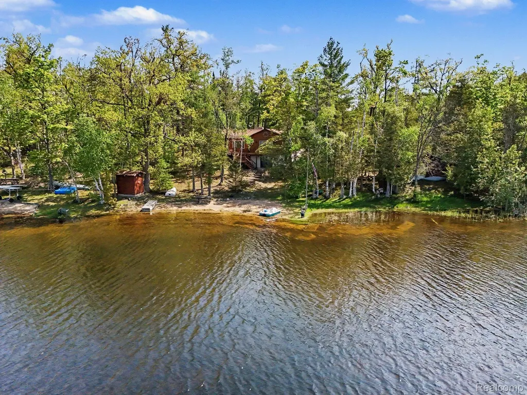 9516 E Gaylanta Drive Vienna Township MI 49709
