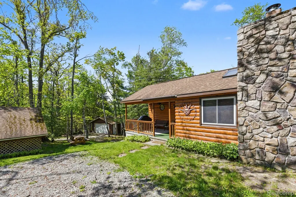 9516 E Gaylanta Drive Vienna Township MI 49709