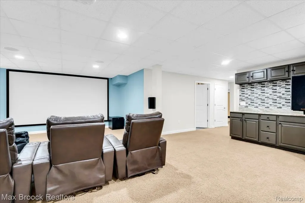 27023 Ladbroke Street Novi City MI 48374