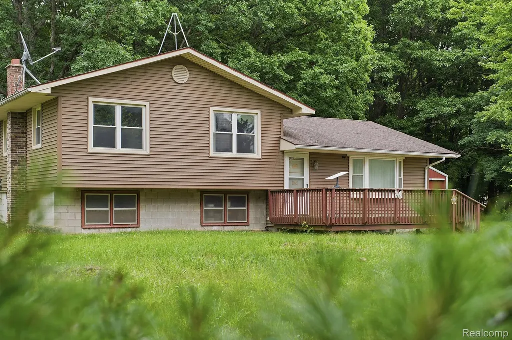 4762 Lonsberry Road Deerfield Township MI 48421