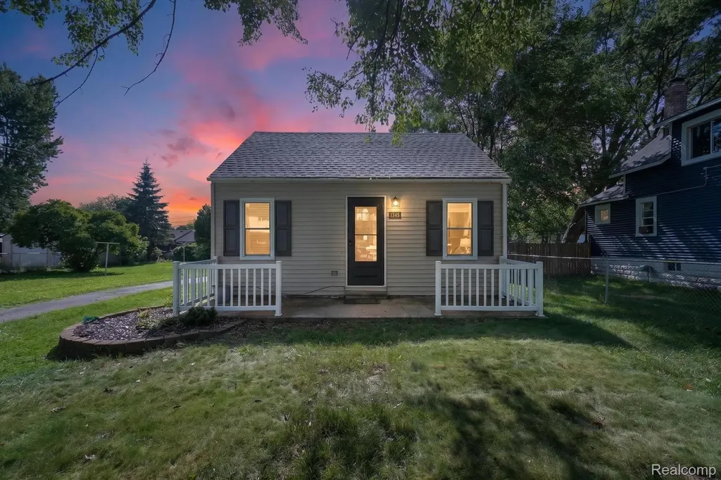 1446 Norris Street Westland City MI 48186