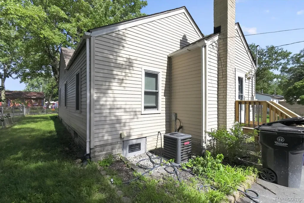 1446 Norris Street Westland City MI 48186