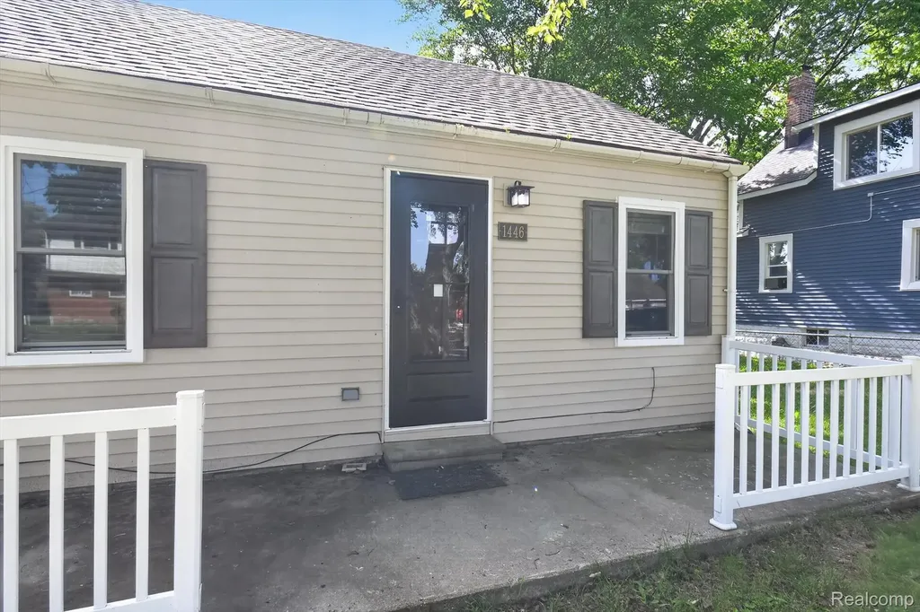 1446 Norris Street Westland City MI 48186